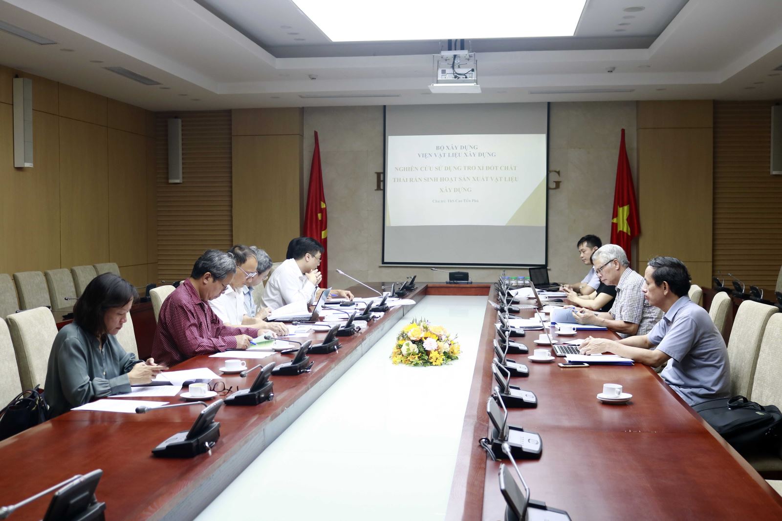 Nghiệm thu đề tài Nghiên cứu sử dụng tro, xỉ đốt chất thải rắn sinh hoạt sản xuất vật liệu xây dựng 